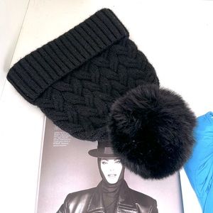 NWT Norla Alpaca Blend Black Knit Toque with Large Black Fur Pompom